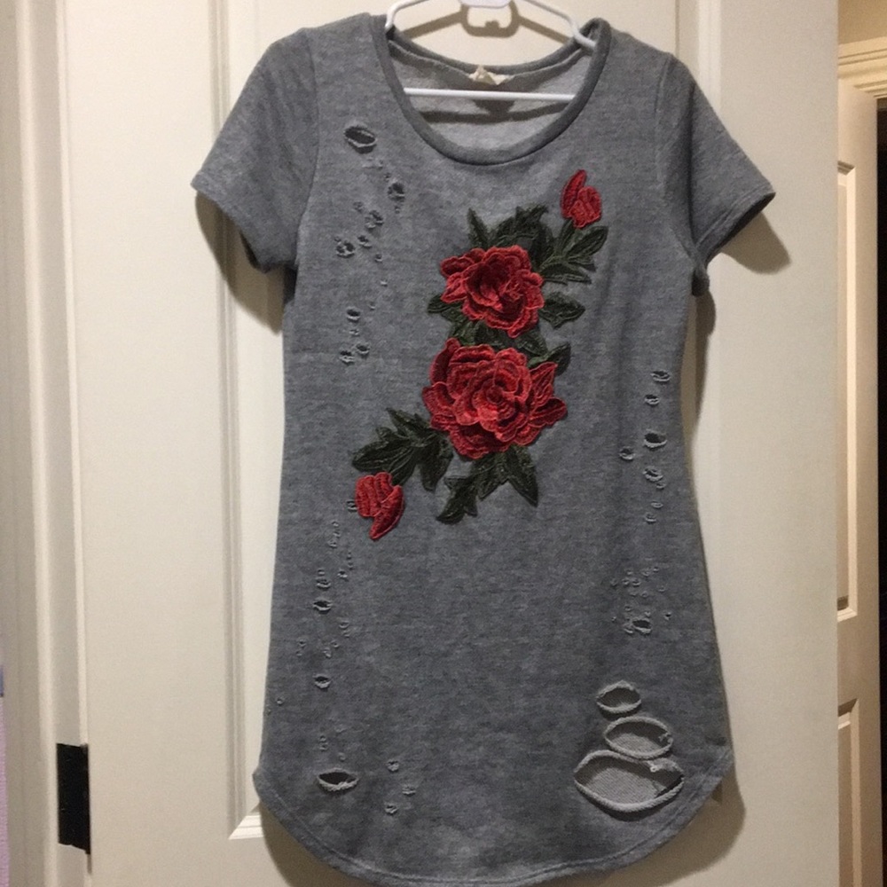 Emory Park women distressed Floral appliqué short sleeve sweatshirt Dress size S